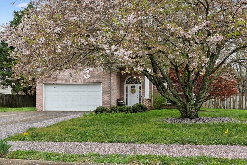 2165 Loudenslager Dr, Thompsons Station, TN 37179