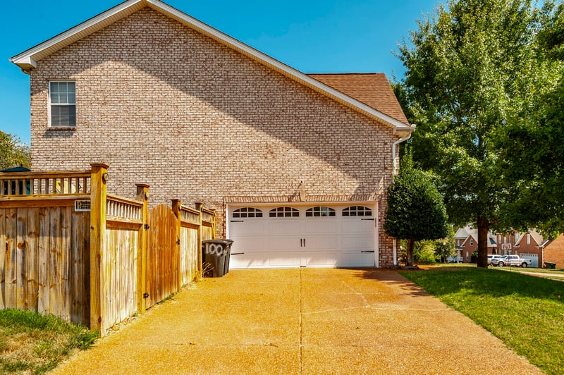 100 Castle Ct, Hendersonville, TN 37075