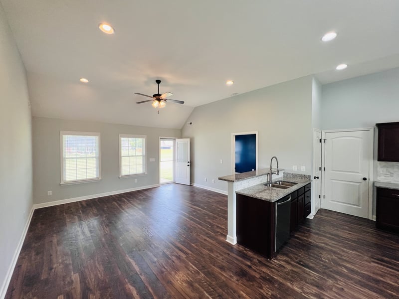 2939 Ronstadt Dr, Christiana, TN 37037