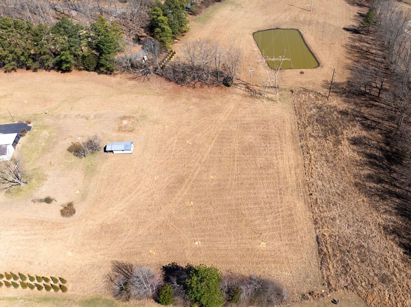 4 Old Pond Ln, Dickson, TN 37055