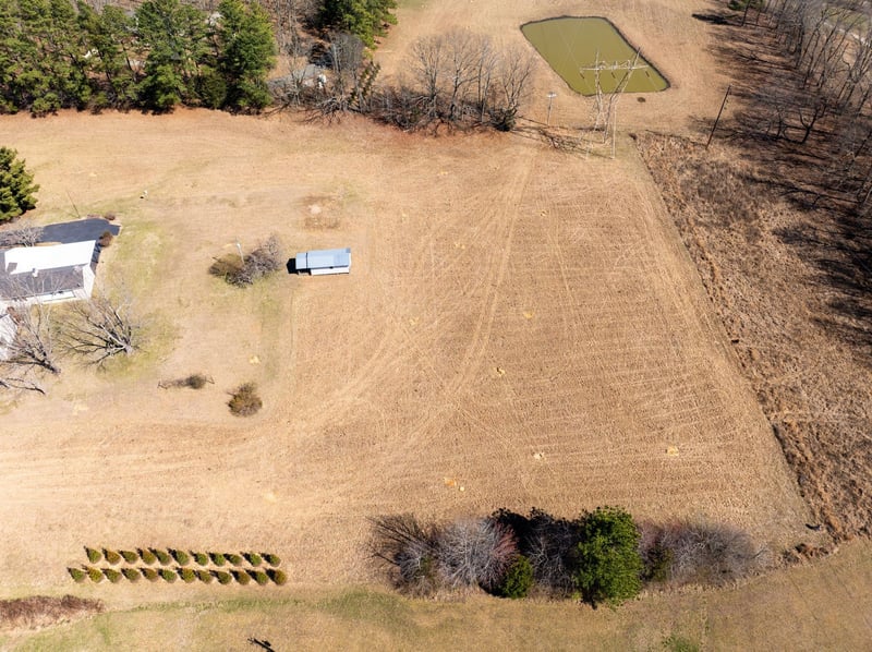 4 Old Pond Ln, Dickson, TN 37055