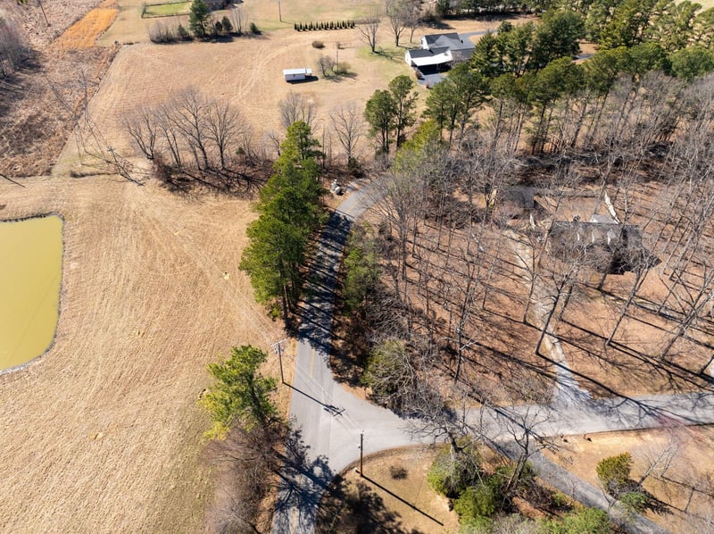 4 Old Pond Ln, Dickson, TN 37055