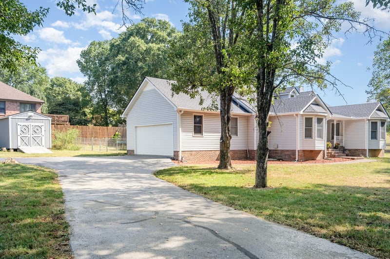 1208 Hartsfield Dr, Columbia, TN 38401