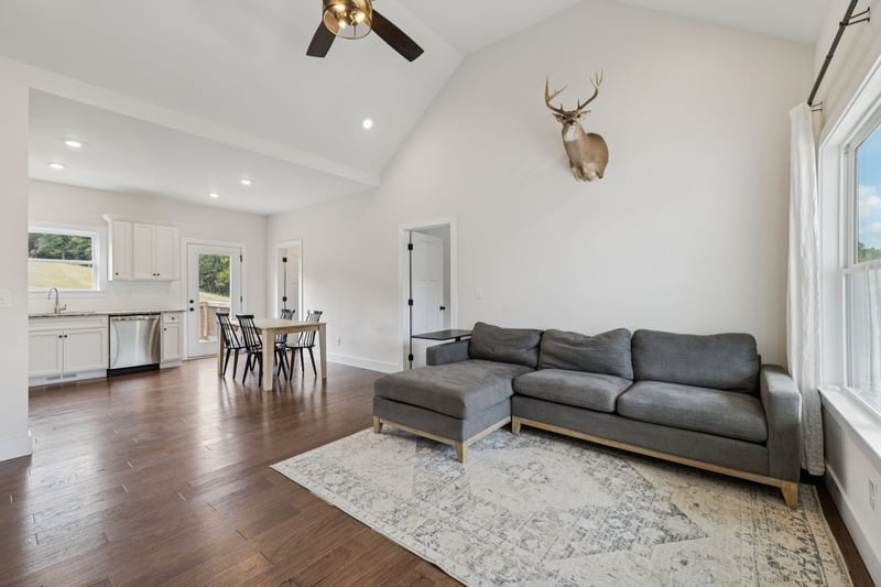 1220 Columbia Rd, Charlotte, TN 37036