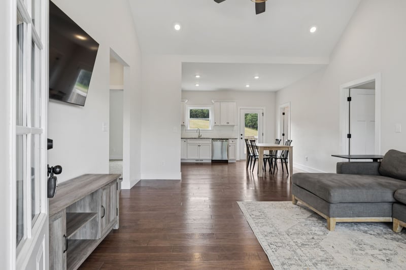 1220 Columbia Rd, Charlotte, TN 37036