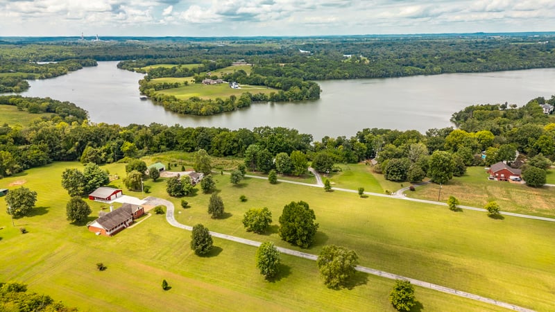 117 E Robertson Rd, Castalian Springs, TN 37031