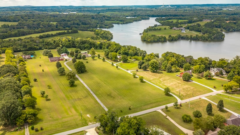 117 E Robertson Rd, Castalian Springs, TN 37031