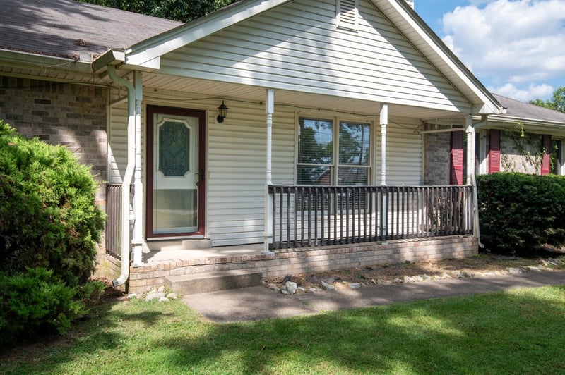 1061 Lakeland Dr, Gallatin, TN 37066