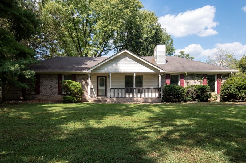 1061 Lakeland Dr, Gallatin, TN 37066