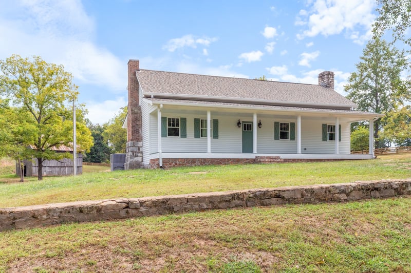 260 Old Highway 48, Charlotte, TN 37036