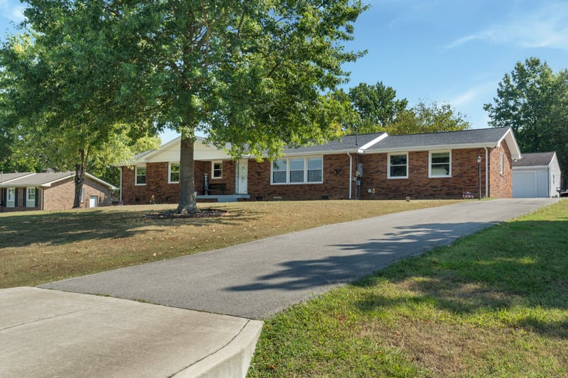 137 Chiroc Rd, Hendersonville, TN 37075