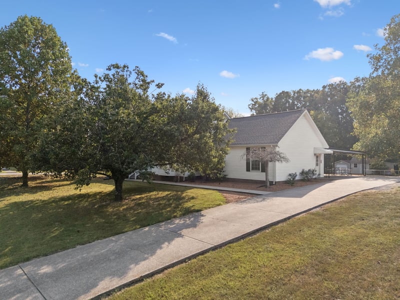 1016 Keystone Dr, Pleasant View, TN 37146