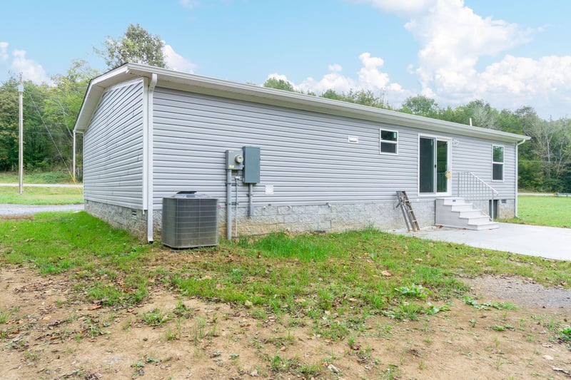 2171 Wartrace Hw, Pleasant Shade, TN 37145