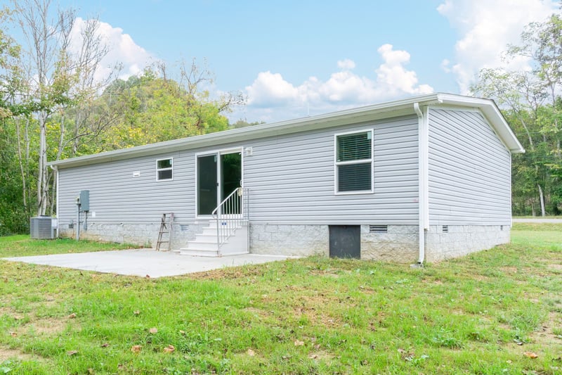 2171 Wartrace Hw, Pleasant Shade, TN 37145