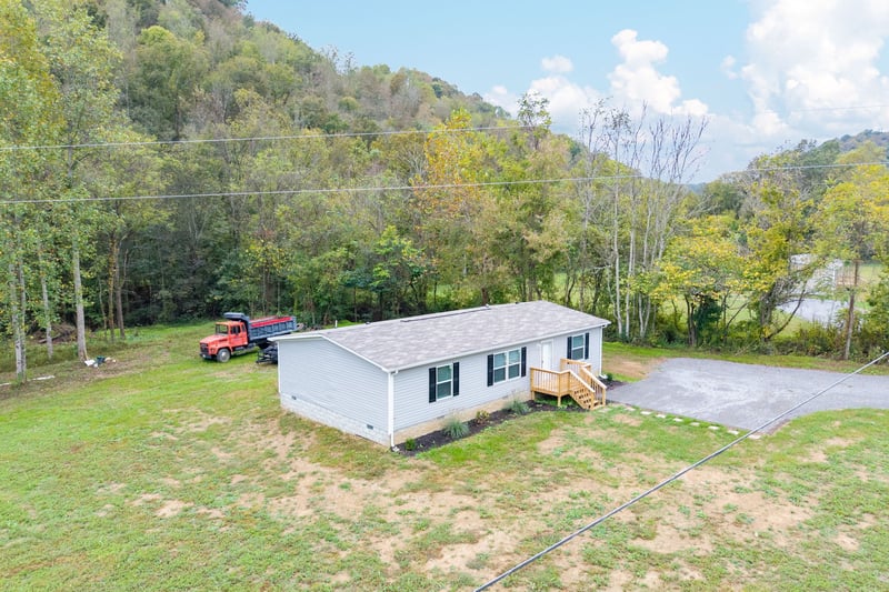 2171 Wartrace Hw, Pleasant Shade, TN 37145