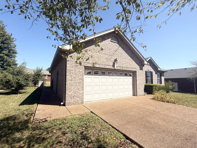 653 Weathervane Dr, Gallatin, TN 37066