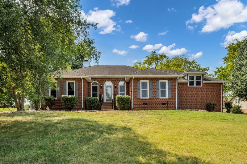 1004 Creekglen Ct, Hendersonville, TN 37075