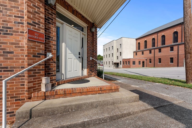 902 S High St, Columbia, TN 38401