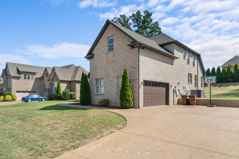 1032 Luxborough Dr, Hendersonville, TN 37075