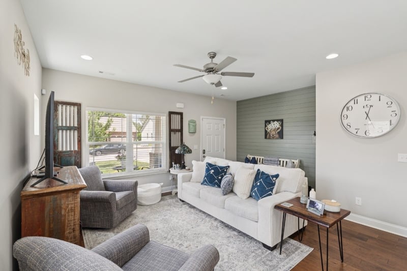 561 Oakvale Ln, Mount Juliet, TN 37122