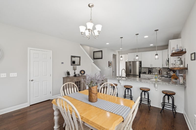 561 Oakvale Ln, Mount Juliet, TN 37122