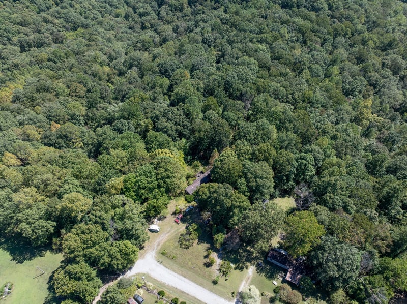 1028 Calahan Dr, White Bluff, TN 37187