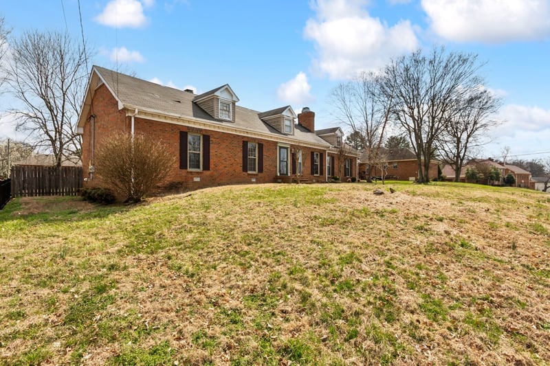 137 Paradise Dr, Hendersonville, TN 37075