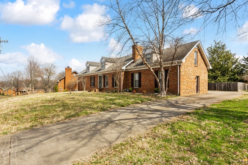 137 Paradise Dr, Hendersonville, TN 37075