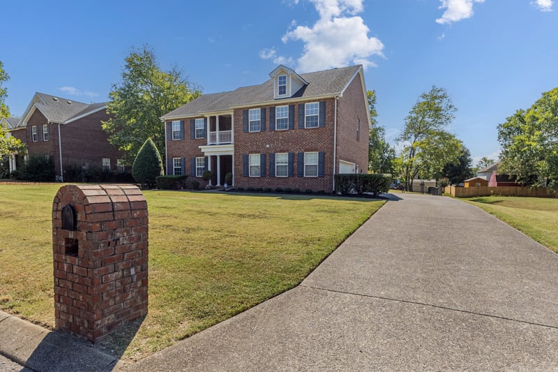 1405 Stone Creek Dr, Gallatin, TN 37066