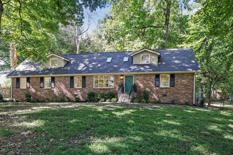 577 Indian Lake Rd, Hendersonville, TN 37075
