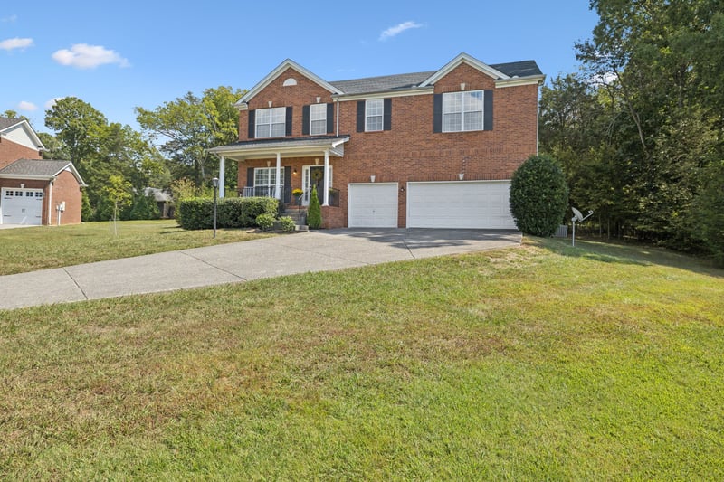 2053 Hawks Nest Ct, Hermitage, TN 37076