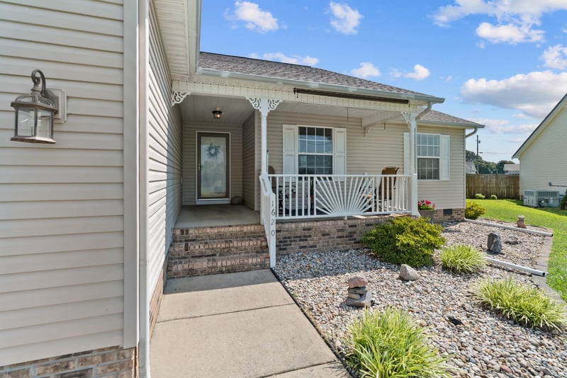 1620 Baucom Dr, Columbia, TN 38401