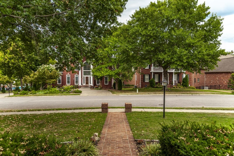 135 N Country Club Dr, Hendersonville, TN 37075