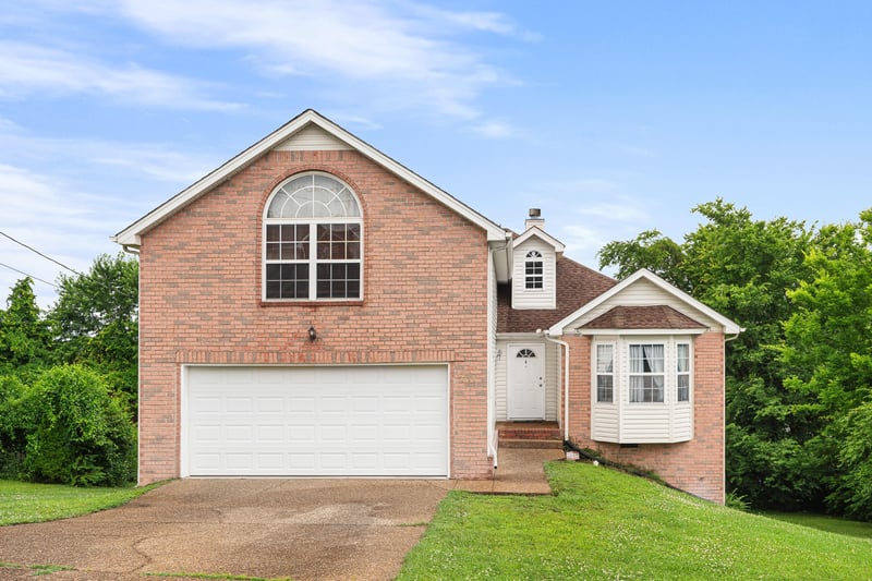 2106 Debbie Ln, La Vergne, TN 37086