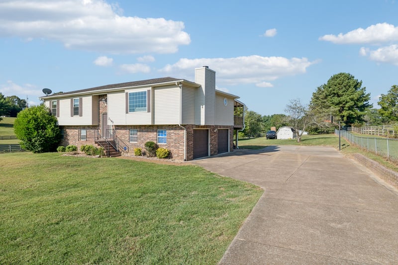 2195 Clara Mathis Rd, Spring Hill, TN 37174