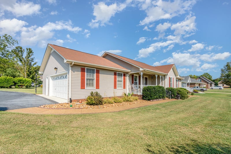 306 Springdale Dr, Columbia, TN 38401