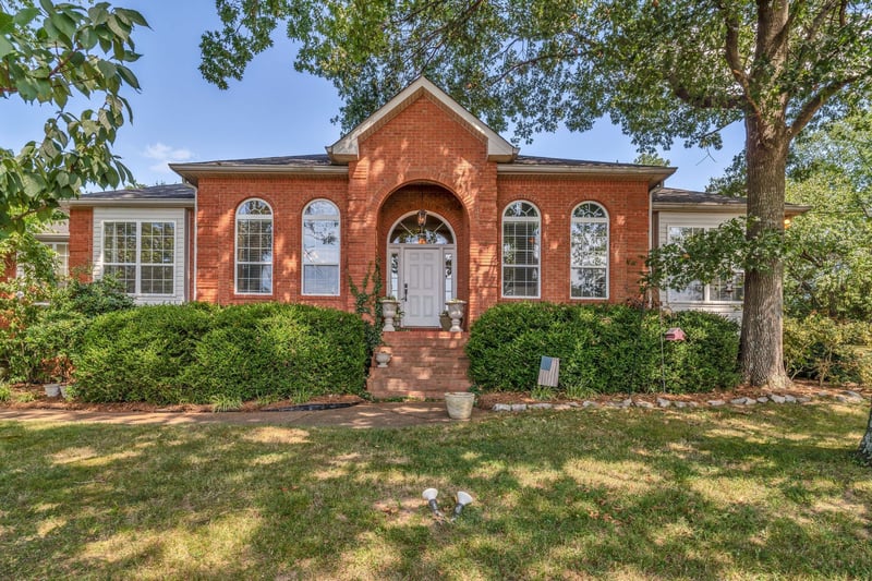 1002 W Stirling Ct, Hendersonville, TN 37075