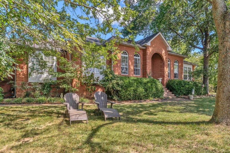 1002 W Stirling Ct, Hendersonville, TN 37075