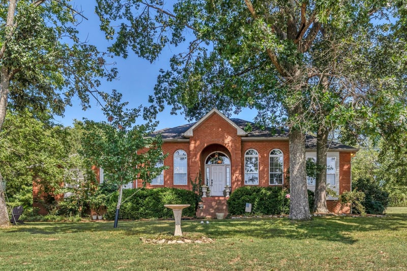 1002 W Stirling Ct, Hendersonville, TN 37075