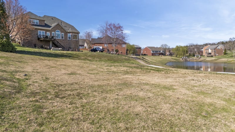 127 Caudill Dr, Hendersonville, TN 37075