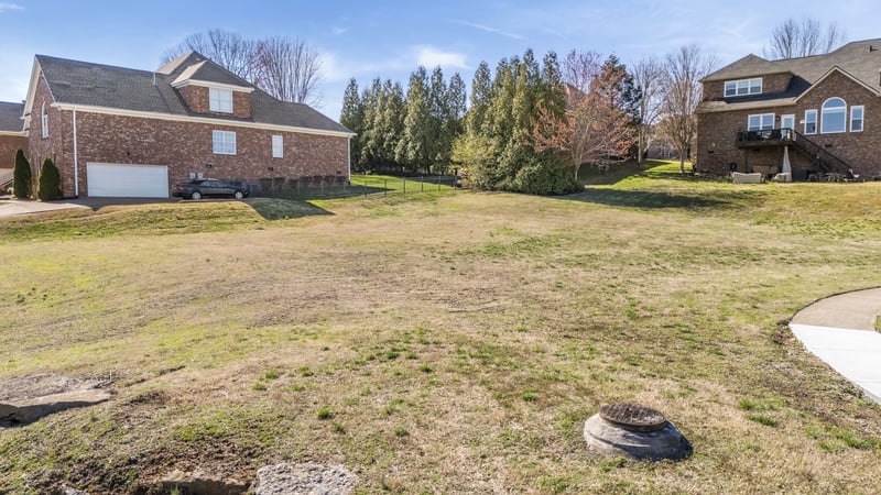 127 Caudill Dr, Hendersonville, TN 37075