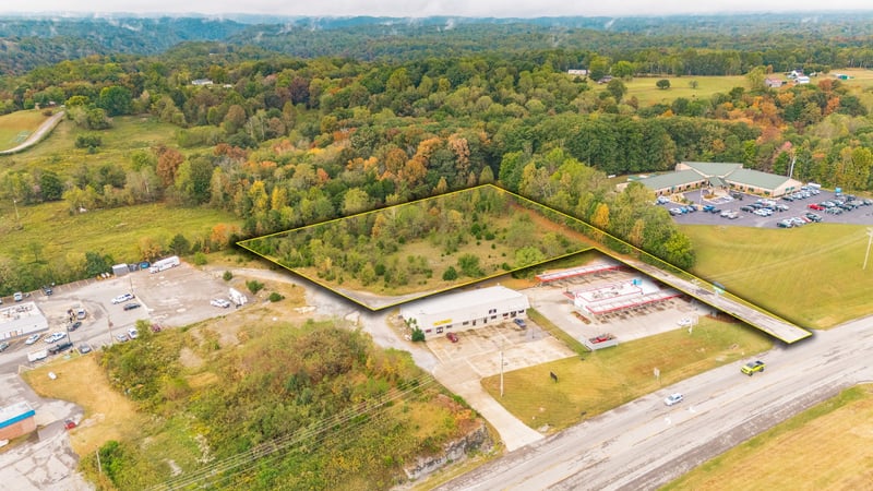 1112 New Highway 52 E, Westmoreland, TN 37186