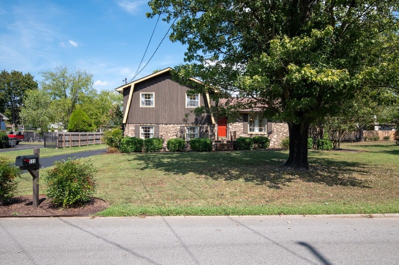 111 Creekwood Ln, Hendersonville, TN 37075