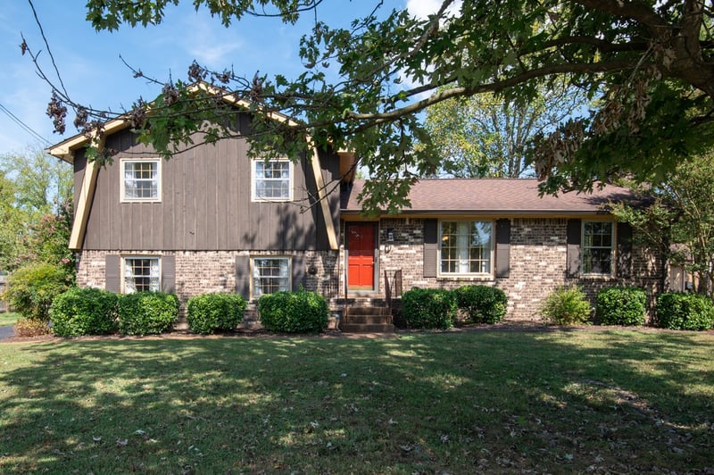 111 Creekwood Ln, Hendersonville, TN 37075