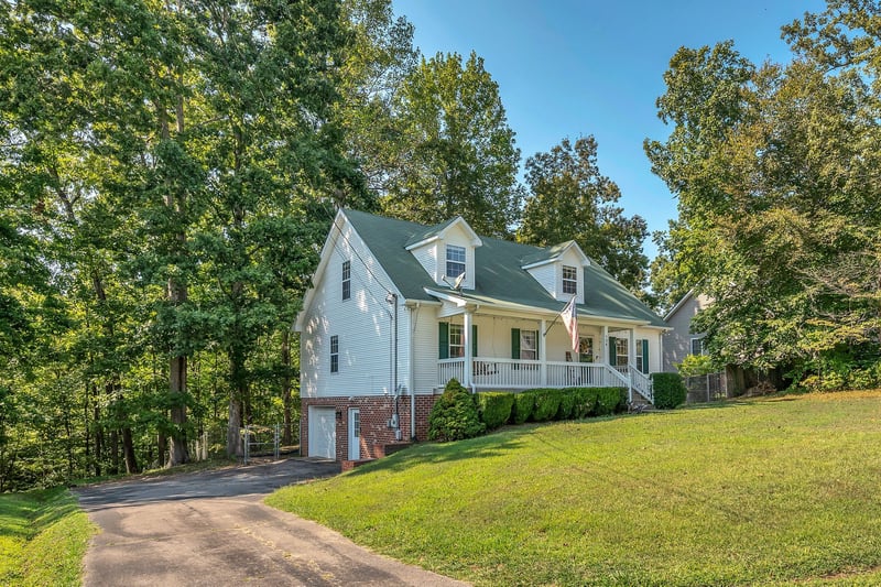 136 Coach Dr, White Bluff, TN 37187