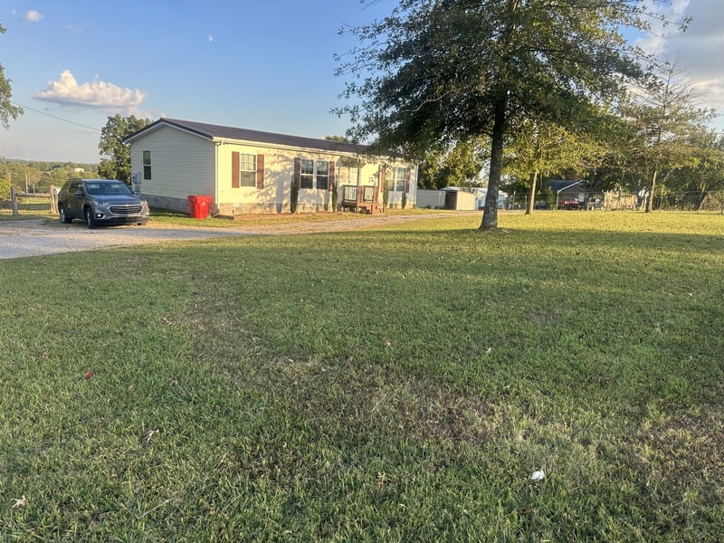 2486 Oakdale Rd, Westmoreland, TN 37186