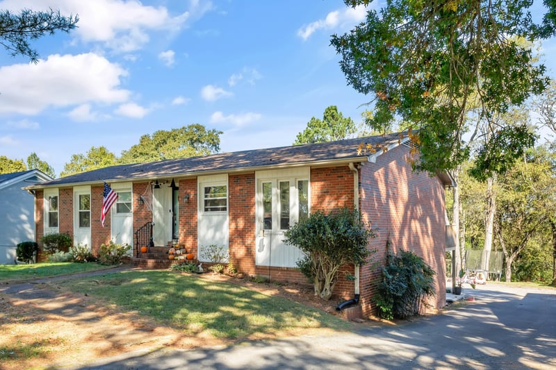 1033 Rolling Fields Cir, Columbia, TN 38401