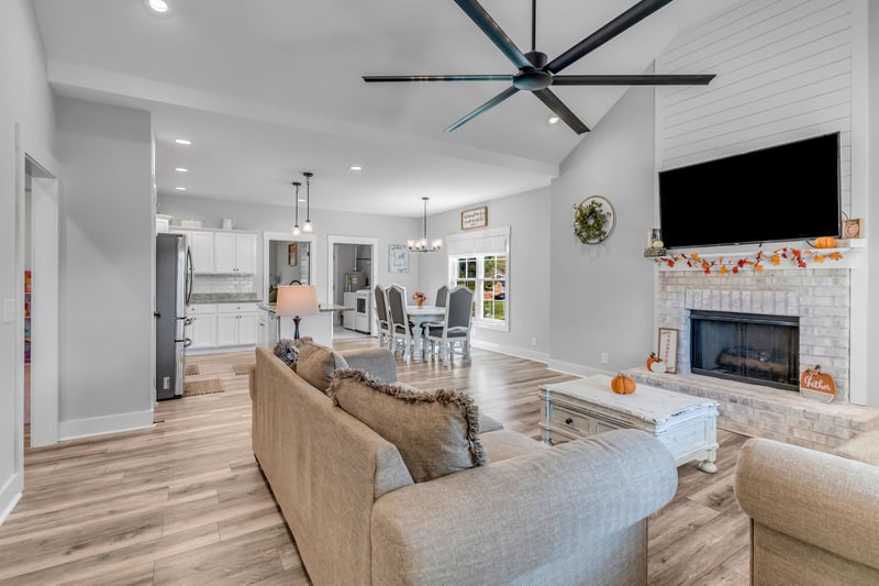 195 Julia Ann Ct, Springfield, TN 37172