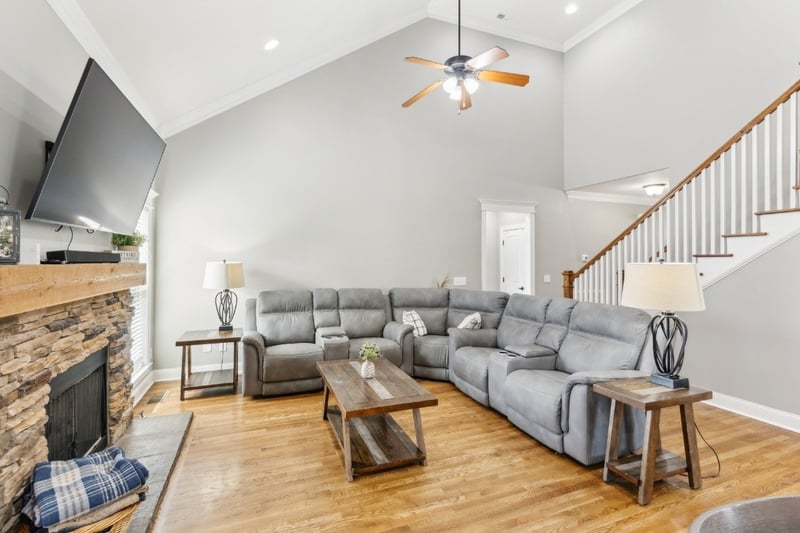 1384 Round Hill Ln, Spring Hill, TN 37174