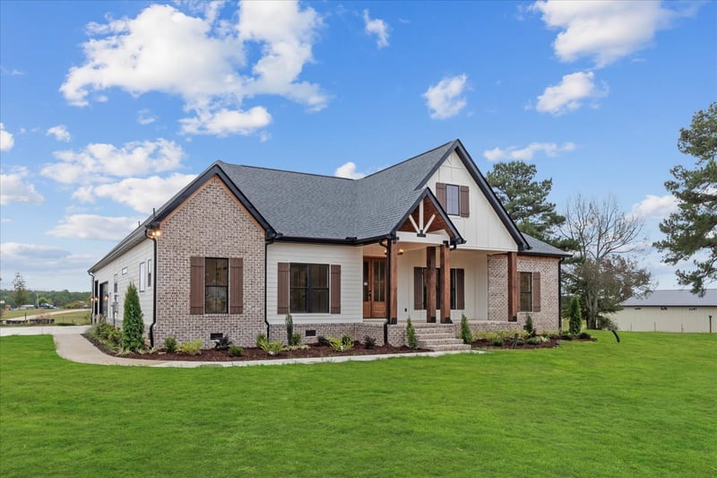 136 Summer Lake Dr, Summertown, TN 38483